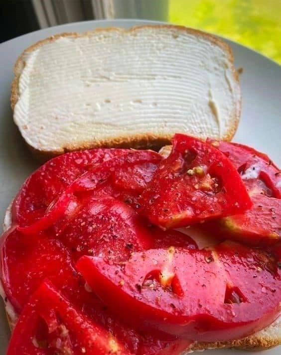 Classic Tomato Sandwich