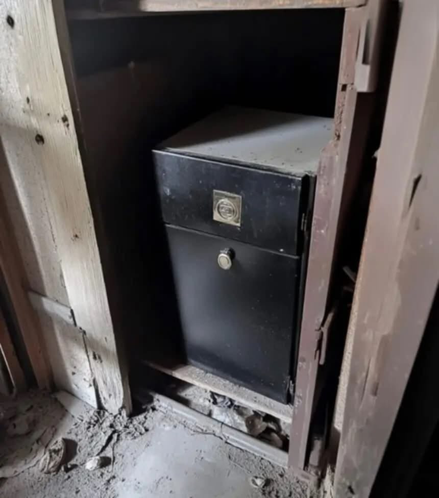 Two Years After My Husband’s Death, I Finally Dared to Sort Through His Belongings in the Garage — What I Found Changed My Life