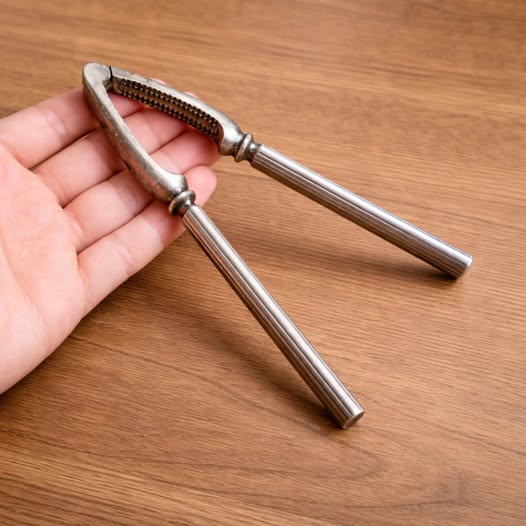 Almost No One Can Remember What This Popular Invention Was Used For. Can You? Check 1st comment